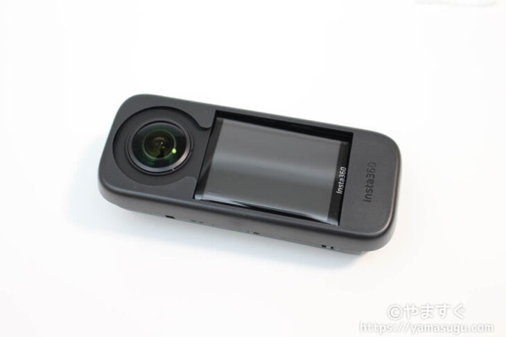 Insta360 X3にスクリーンフレームをのせた様子
