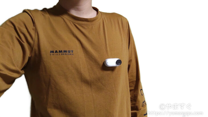 Insta360 GO 3を服につけた様子