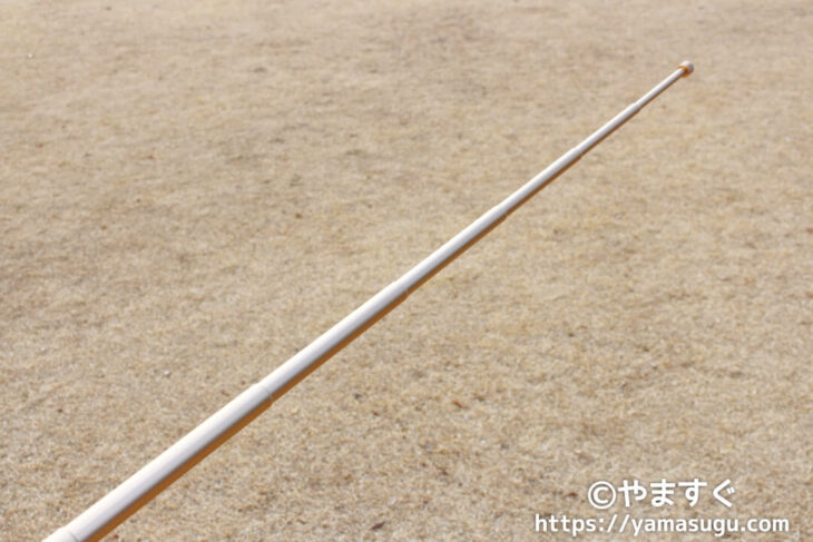 見えない自撮り棒ゴールドを伸ばした様子