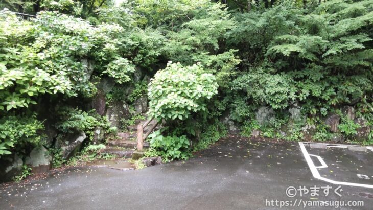 金時公園駐車場から金時神社への階段