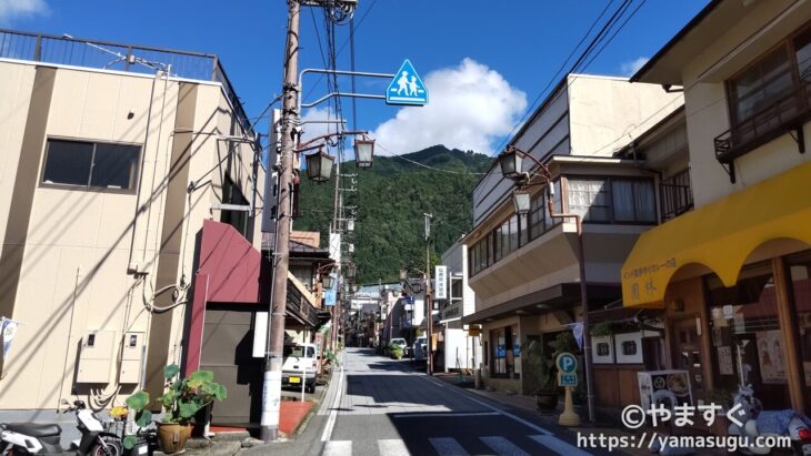 久遠寺に向かう道