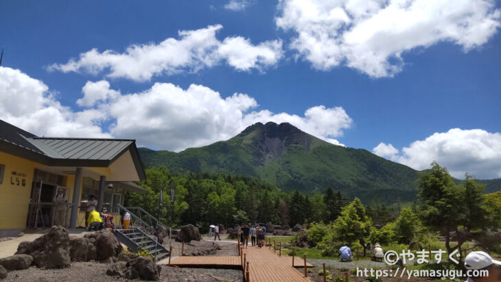 日光白根山とレストラン