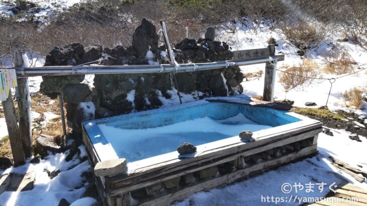 8合目避難小屋前の御成清水